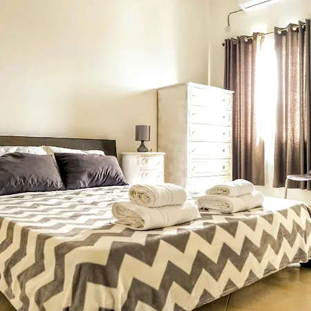 Large Penthouse With Sea View Appartement *